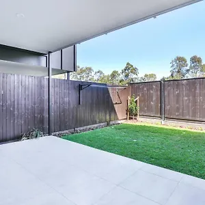 Cheerful 3 Bedroom Townhouse With Parking , Gold Coast Australia